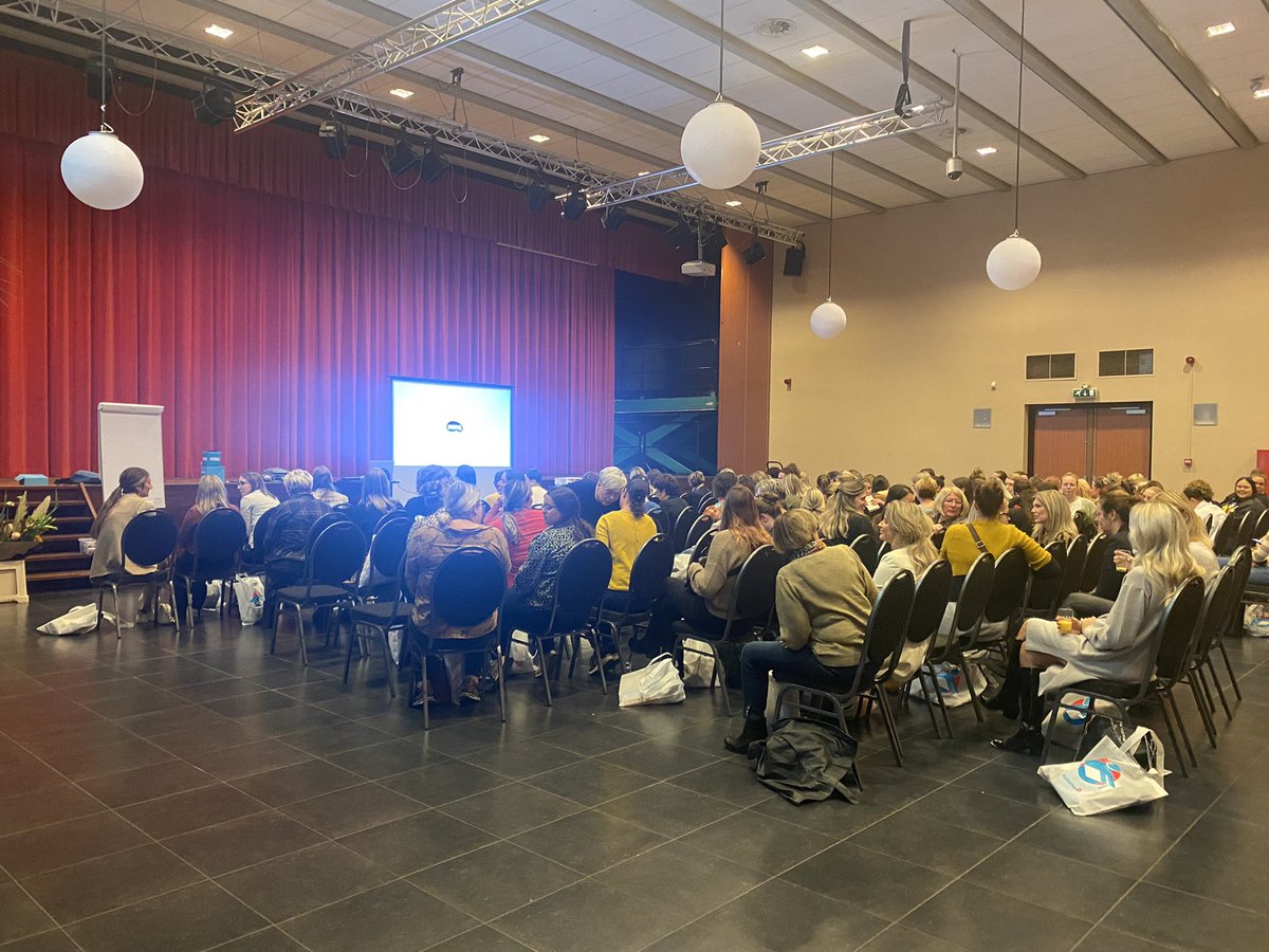 Ik mag vandaag plenair het doktersassistenten symposium van de <a href="/HuisartsenOZL/">HuisartsenOZL</a> afsluiten

Een enthousiaste groep die alles wilt weten over kinderen met koorts 🦠 🌡 

Fysieke scholing gemist zie medicijngebruik.nl/scholing/e-lea…

@Medicijngebruik