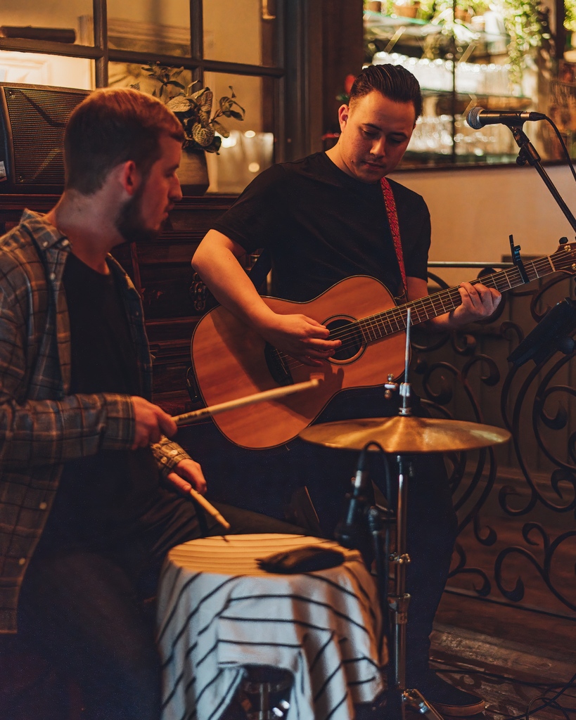 Cosy up with us every Friday evening & wind down to the sounds of our talented live musicians 🎶🍃 Join us at the Botanist for good drinks, good food and good company (we hope!) 👀 #TheBotanistUK #LiveMusic