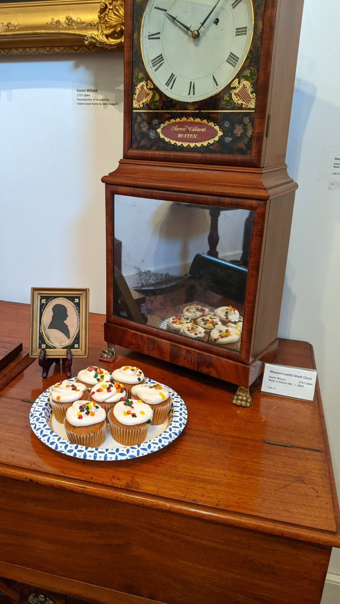 WillardHouse's tweet image. Three of the four original Willard clockmakers were born around early spring EXCEPT for Aaron! Happy 265th Aaron, and thank you for an excuse to eat pumpkin cupcakes!

#HappyBirthday #ShelfClock #AaronWillard #ClocksOfInstagram #DailyArt #MuseumsUnlocked