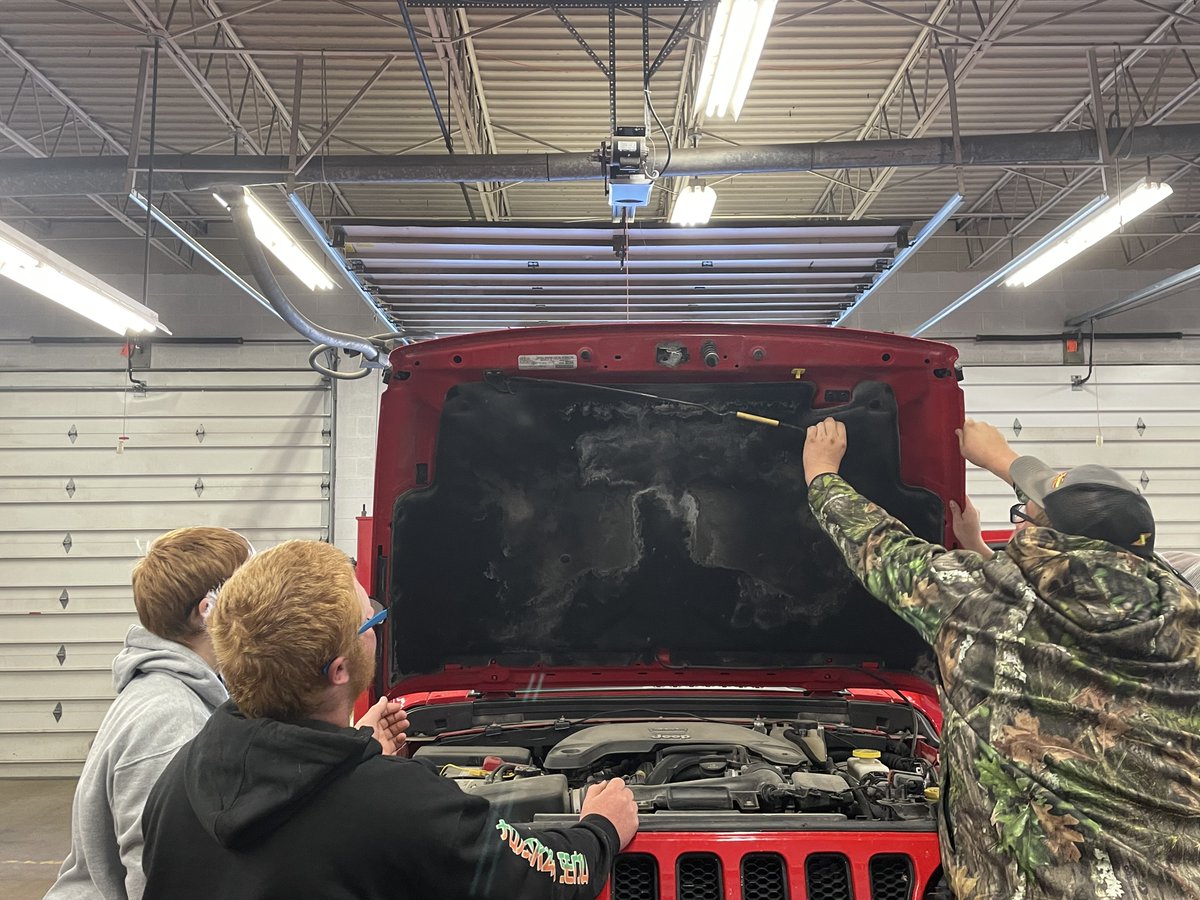 ECCEmpowers's tweet photo. Auto Tech students conducting a full-service oil change on EHS Principal Harwood's Jeep and Superintendent Davis' truck. Our students are PREPARED! #eccistheplacetobe https://t.co/02JPaV7OQS