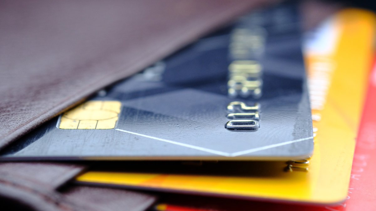 FitchLatAm's tweet photo. Conservative management policies and underwriting standards should enable most Mexican credit card issuers to continue growing despite higher interest rates and an economic slowdown, according to Fitch Ratings in a new report. 
https://t.co/fgokmWvEbn
#Mexico #Banks #CreditCards https://t.co/DZJ6AQZxeM