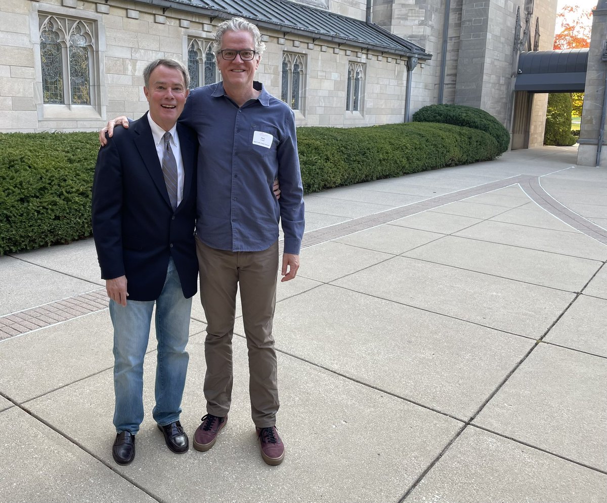 BasicandSimple2's tweet photo. 2022 Pantry Summit. Our Executive Director Mark Lynch with Indianapolis Mayor Joe Hogsett. #jeansfriday @IndyMayorJoe https://t.co/vImUbmO0wx