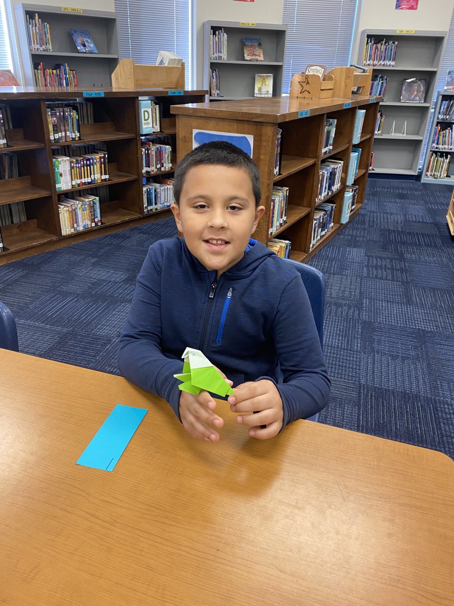 Origami during Maker’s Space at Shady Brook ES. ❤️💙  ⁦@HEBISDpeople⁩ ⁦<a href="/shetlandpride/">Shady Brook Elem</a>⁩