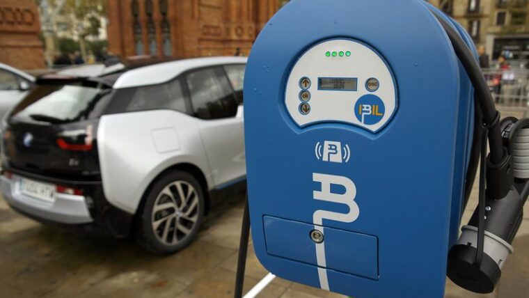 📢 Arriba l'11a edició de l’<a href="/Expoelectric/">Expoelectric</a>!
🗓️ 15-16/10 - pg. Lluís Companys
 
🌱 L'esdeveniment més important de vehicles elèctrics i energies renovables del sud d'Europa.
 
✅ Activitats, informació sobre la transició energètica...👇
via.bcn/ETMV50L35UQ #Expoelectric2022