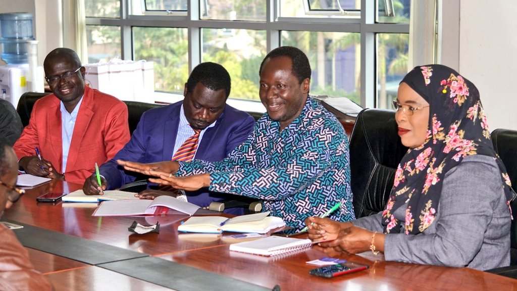 NLC_Kenya's tweet photo. The Commissioner who was accompanied by Head of Corporate Communication and Advocacy Walter Menya and Deputy Director Natural Resources Ben Opaa welcomed the move by EPRA for expressing their willingness to work with NLC. https://t.co/kv3NtNAf8Q