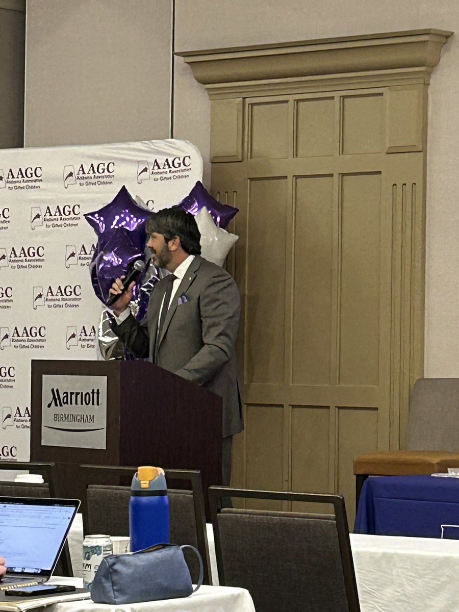 traci k ingleright tweet media