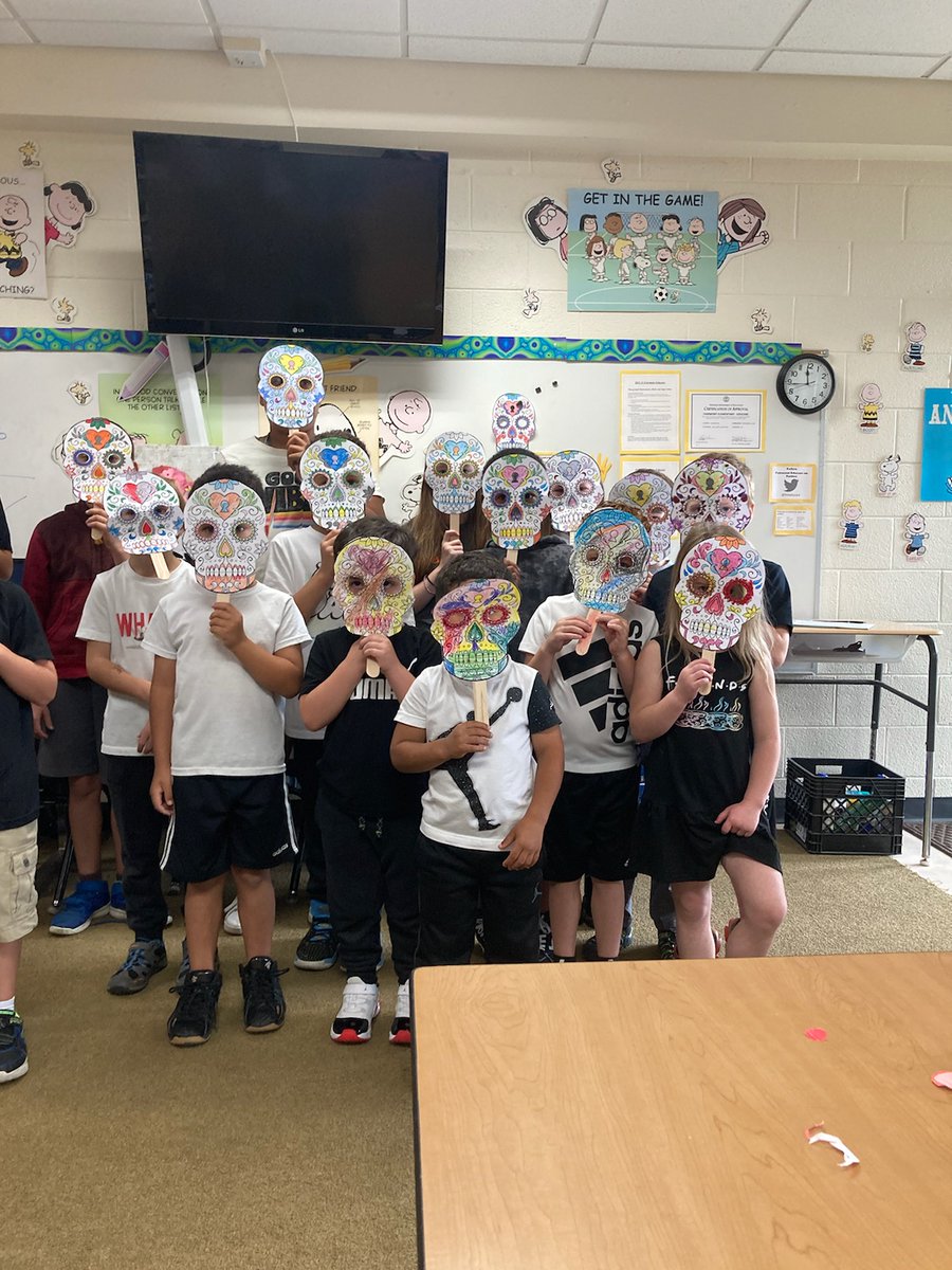 fmteducare's tweet photo. We made Calaveras or decorated skull masks #DiaDeLosMuertos #Skulls #CoolCraft #ThanksMsBobbie ๐ค๐ค๐ #FallBreak https://t.co/FzTdnAX6M4