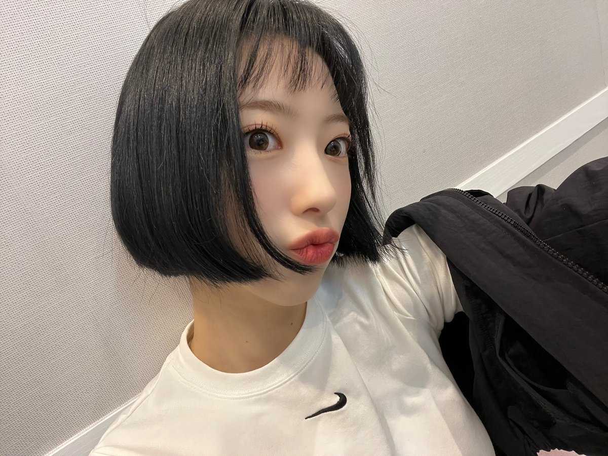 H1KEY_official's tweet photo. 오늘부터 씅틸다 할게 🪴🕶️❤️🫠
#마틸다 아니고 #씅틸다

#H1KEY #하이키
#RIINA #리이나 #GORUN https://t.co/sHZUfPPE6y