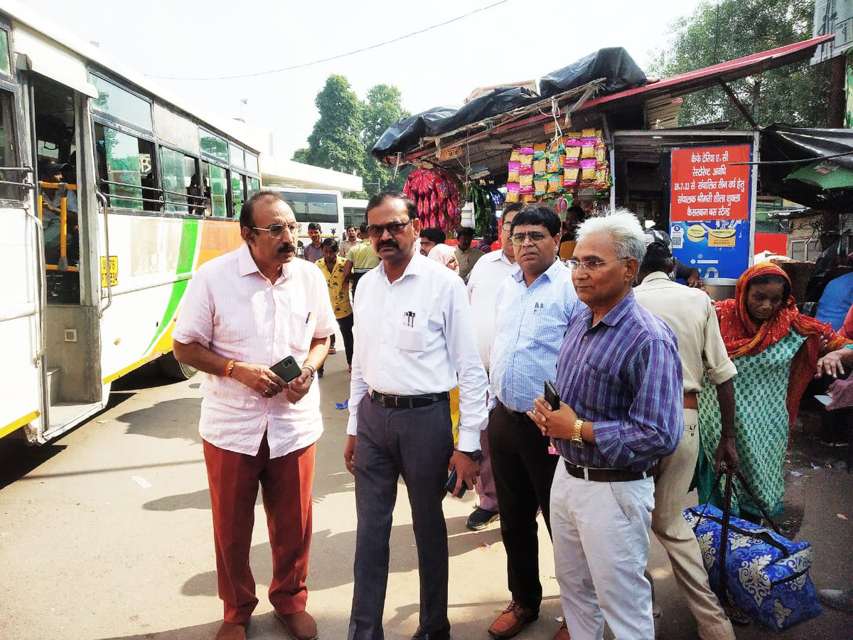 upsrtc_lko's tweet photo. #Inspection by CGMA Shri Ramsingh Verma with RegionalManager/ServiceManager #LucknowRegion at #KaiserbaghBusStation
#UPSRTC
#ApkaApnaSathi
#AlwaysAtYourService https://t.co/CrqcKjkegx