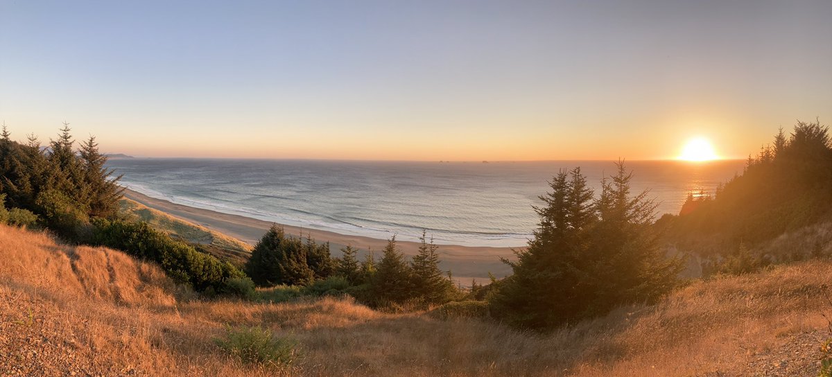 WitterBanter's tweet photo. @diatomdura @vtgeosciences @_sourcetosink @seismicdave1 Happy hour at the Whale Bar, Somewhere, southern Oregon https://t.co/pPolZSORwu
