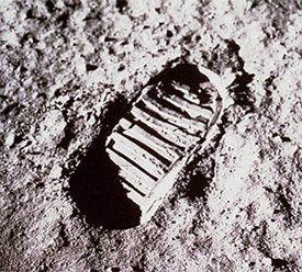 #Didyouknow

The Apollo astronauts' footprints on the moon will probably stay there for at least 100 million years. There is no erosion by wind or water on the moon because it has no atmosphere and all the water on the surface is frozen as ice.

#spacefact #beyondlaunch #space