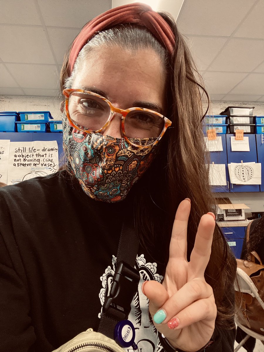 MsGStacheQueen's tweet photo. Loving my PD day with @SchoolSpecialty thanks to the @dallasisdvpa today! So many great ideas 💡 for my Art Ambassadors at @BishopArtsSTEAM 💕🖼️👏🏼 #alwaysworkinghardergettingsmarter #designedtothrive https://t.co/0FMjYPFEiL