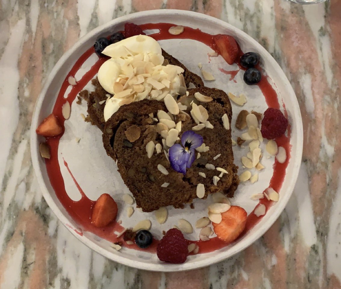 EllenLEKavanagh's tweet photo. @DaisyGreenFood for a DELICIOUS Breakfast today!!! #bananabread #delicious #wheninlondon #cmfi #breakfast https://t.co/DYntGTdvLI