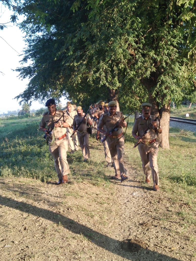 अपर पुलिस अधीक्षक ऑपरेशन के नेतृत्व में थाना करमा पुलिस व पीएसी बल द्वारा थाना क्षेत्र के ग्राम मैदनिया के दूरस्थ एवं जंगली इलाकों में सघन काम्बिंग की गयी ।