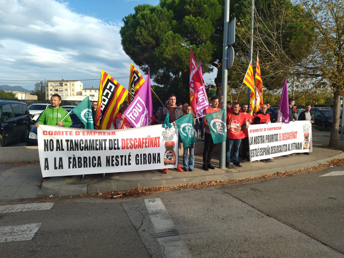 UGTgi's tweet photo. Concentració treballadors/es de la Nestle en defensa dels seus llocs de treball. @ugtcatalunya @maxiRica https://t.co/tN219dE0dj