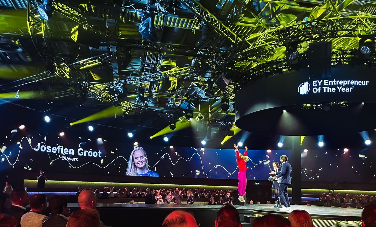 QlayersBV's tweet photo. 🎉🎉🎉We are over the moon!
Josefien Groot, our Co-Founder, and CEO has been named the official #winner of the prestigious "Emerging Entrepreneur of the Year 2022" award, organized by @EY_Nederland.
The team is super proud of you! 🙌
#EOYnl22 #Unstoppables #finale https://t.co/ejIYd2tShl