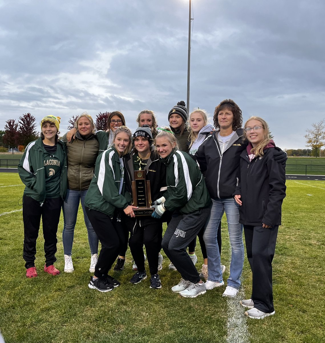 Marissarj13's tweet photo. Teamwork- the combined action of a group of people, especially when effective and efficient* otherwise known as the Laconia Spartan CC Team * First Ever Conference win/ Individual win for me as well- First Team All-Conference. Sectionals...here we come #SPARTANS #EATPASTARUNFASTA https://t.co/bIoAl2KTih