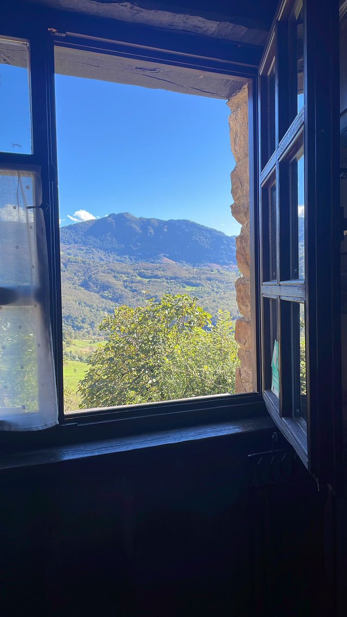 LaXamoca's tweet photo. Tarde de viernes en @LaXamoca . Como para no abrir la ventana!!
#turismoasturias #parquenaturalderedes https://t.co/Bc2WIP95VP