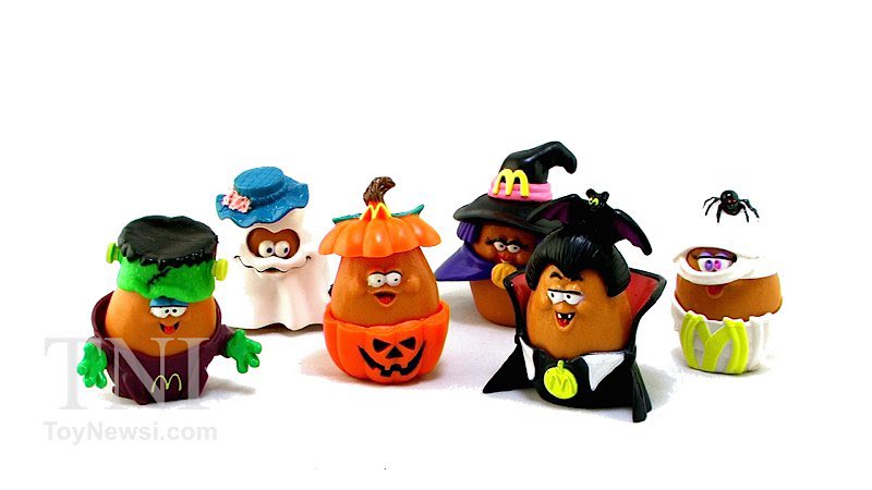 Rachel_Ann_G's tweet photo. Dear @McDonalds 
Y’all hustling these adult happy meals when all y’all really need to do is bring these Halloween buckets back and these classic and fun toys!  #worksmarternotharder ❤️💛❤️ https://t.co/OLIGLb7UZ7