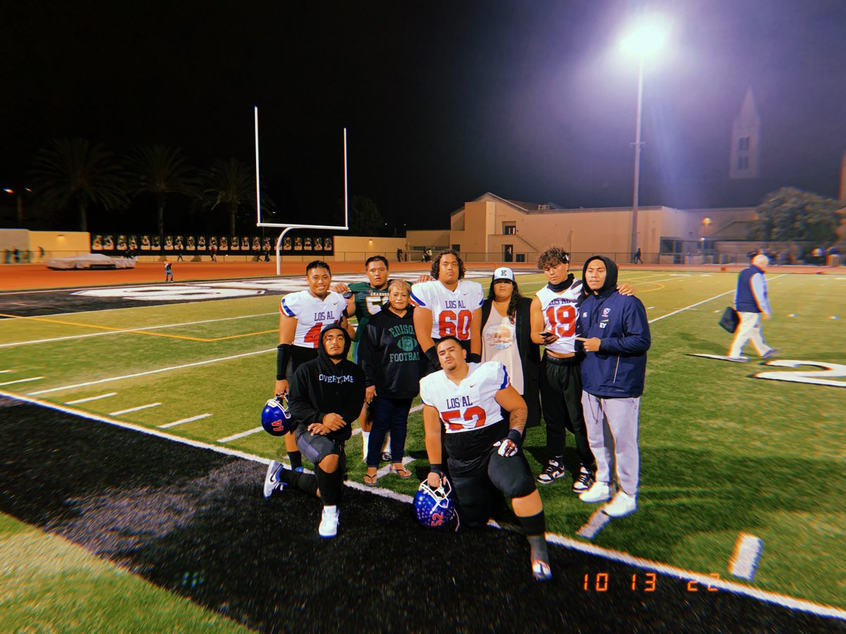 spacemanxx01's tweet photo. family either way no matter what side of the field we on ❤️ was fun goin up wit y’all boys.
@FonzLeomiti @KaponoMao @NehemiahSagiao8 @zechariahmisa 
@zephaniahmisa41 @ocvarsityguy https://t.co/mRZIAba2NE