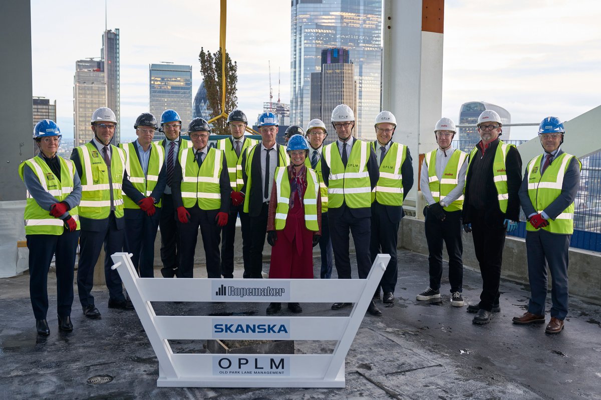 MakeArchitects's tweet photo. 20 and 22 Ropemaker reached a major milestone yesterday by officially reaching its full height! 

It was great to celebrate the topping out together with Old Park Lane Management, @Core_London, and @SkanskaUKplc. 

Read more: https://t.co/ZtHgs0UVNS https://t.co/fvALI2AOgq