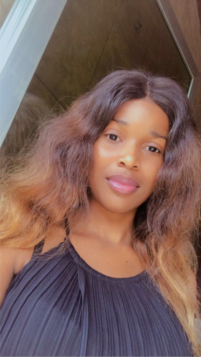 lyd_Mess's tweet photo. Bonsoir suis nouvelle ça se passe comment ici ? https://t.co/68xHaItIAZ