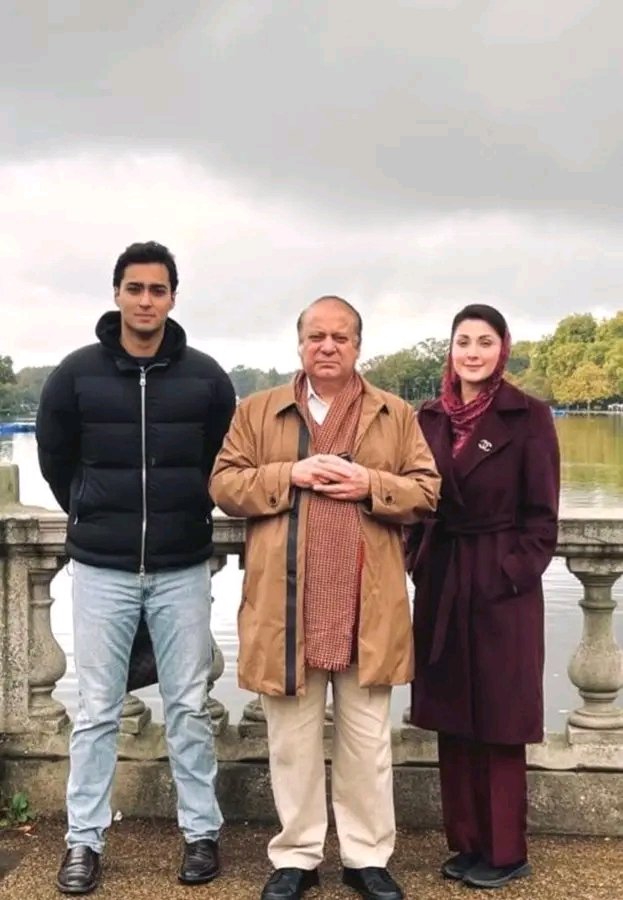 SheedaAye's tweet photo. نواز شریف، وہ لیڈر جو پرسکون رہے، انصاف کے لیے لڑے اور جیت گئے۔ مریم نواز شریف، وہ خاتون جس نے کبھی ہمت نہیں ہاری، شیرنی کی طرح لڑی اور تمام مشکلات کے خلاف اپنے والد کے ساتھ کھڑی رہیں۔ جنید صفدر جو ایفل ٹاور سے بھی اونچا لگتا ہے۔
@MaryamNSharif 
@NawazSharifMNS 
@pmln_org https://t.co/EWX7nCB3PQ