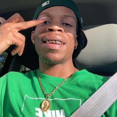 ReactionsPlug's tweet image. smile bitch ….. #NewProfilePic