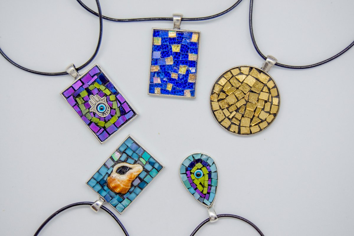 Mosaic Pendant Class at the Vero Beach Art Club
Level: Beginner
Instructor: Lucia Lozada

Time: 6:00pm - 8:00pm
Day: Wednesday
Dates: 11/16
Classes Per Session: 1
Price: Non-Members $65 / Members $45

emailmeform.com/builder/form/L…

#vbac #verobeachartclub #mosaic #mosaicpendants #art