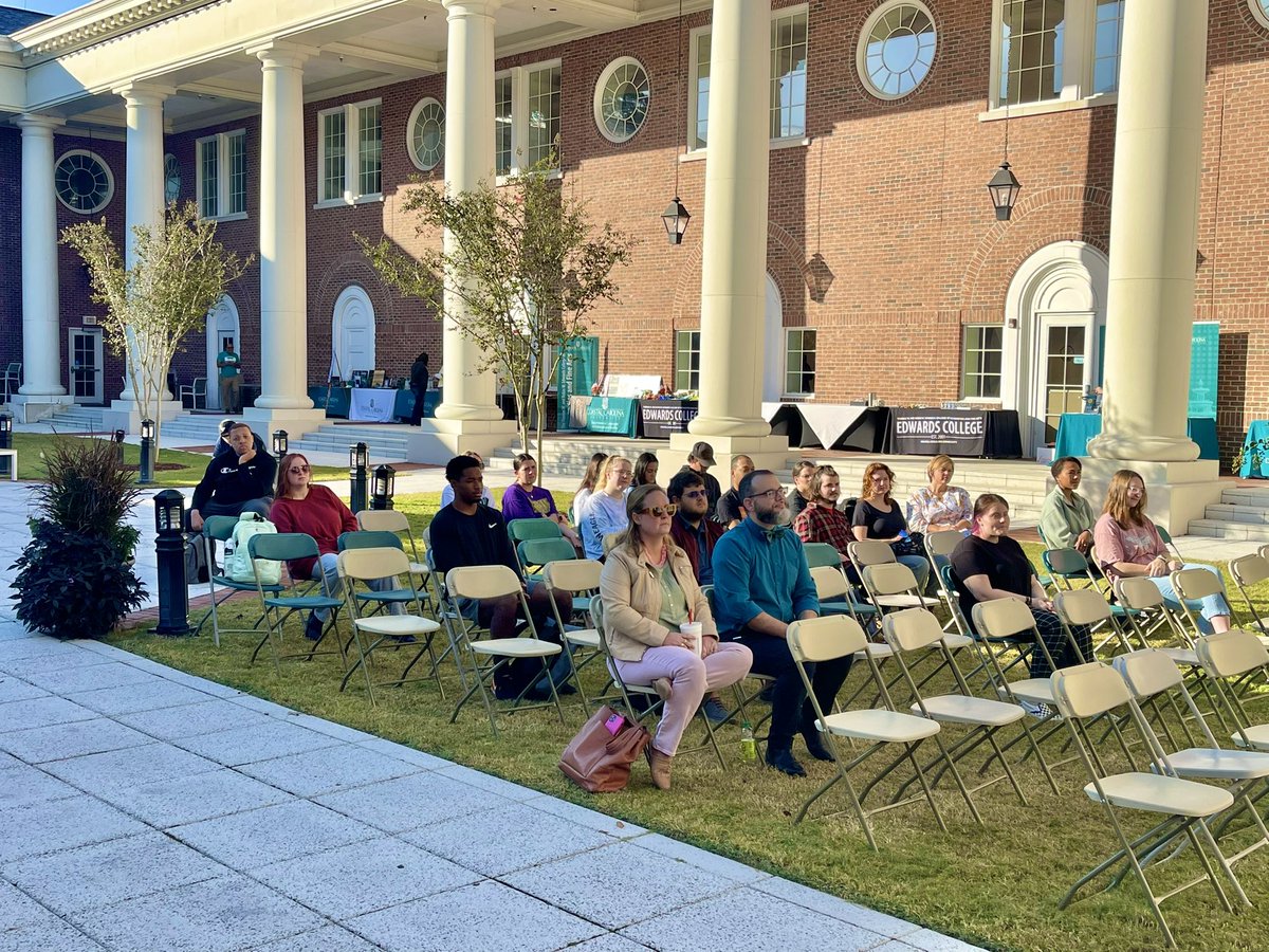 It was a beautiful morning and an honor for me to host Journalism Jam during the @CCU_EHFA Open House @CCUChanticleers. What a great discussion with very talented and knowledgeable people in media and education. Thank you for having me!
