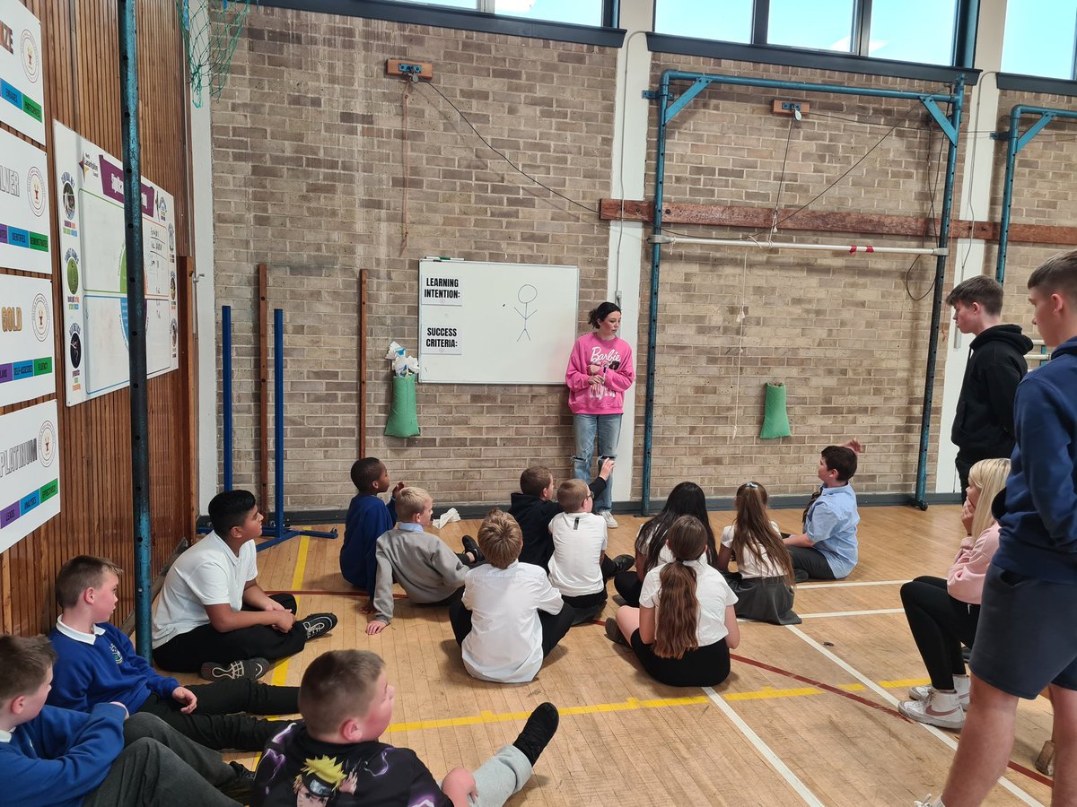 GraemeSSDO's tweet photo. LEADERSHIP week 2 of our leadership academy pupils delivering Junior Sports Leaders Training to our cluster P7s. It's been fantastic watching everyone develop through the programme! 🏀🎾🏓 @braidhurstpe https://t.co/8gkwEOzYuV