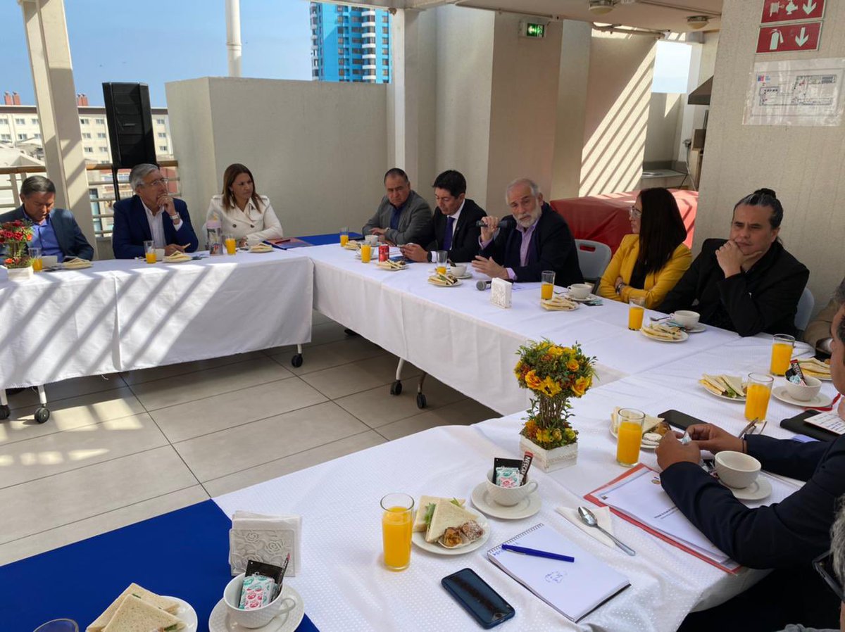 deborahparedess's tweet photo. 🟢Hoy nos reunimos con el Ministro del Minvu @carlosmontestwt para hablar sobre la emergencia habitacional que tenemos en la comuna y presentamos posibles soluciones para trabajar en conjunto por el bien de nuestr@s vecin@s de #Baquedano y #SierraGorda 💚 https://t.co/iZlKLjvjy5