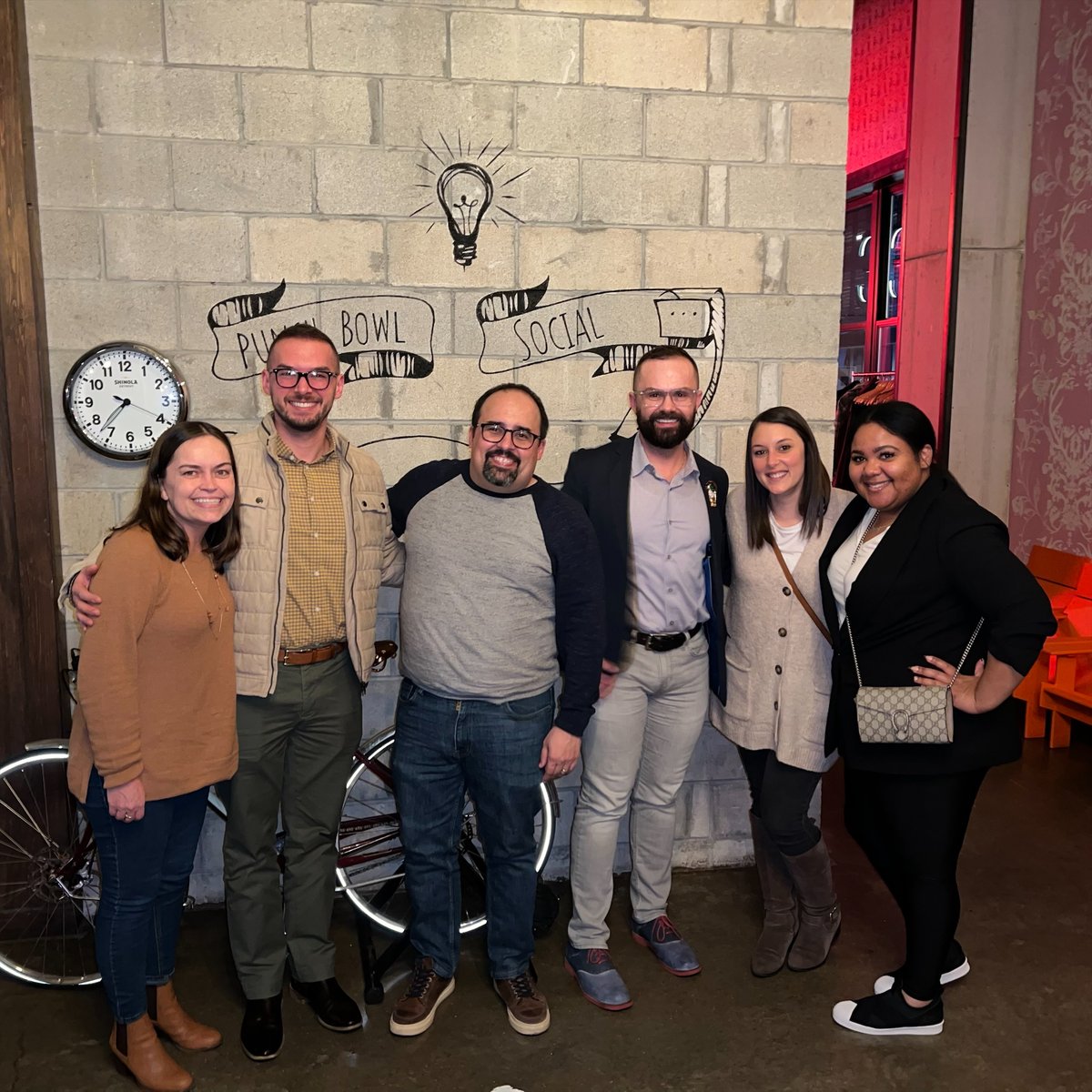 DePaulPROCMN's tweet photo. Alums and students in the @CMNDePaul @DePaulPROCMN program had a fun time hanging out at @punchbowlsocial earlier this week! ๐ป๐๐ค๐ #IRL #ProComm #gradschool #gradlife #commsleadership #professionalcommunication #DePaul #Chicago #FultonMarket @DePaulNewsline @DePaul_News https://t.co/5PS1fQQ8F9