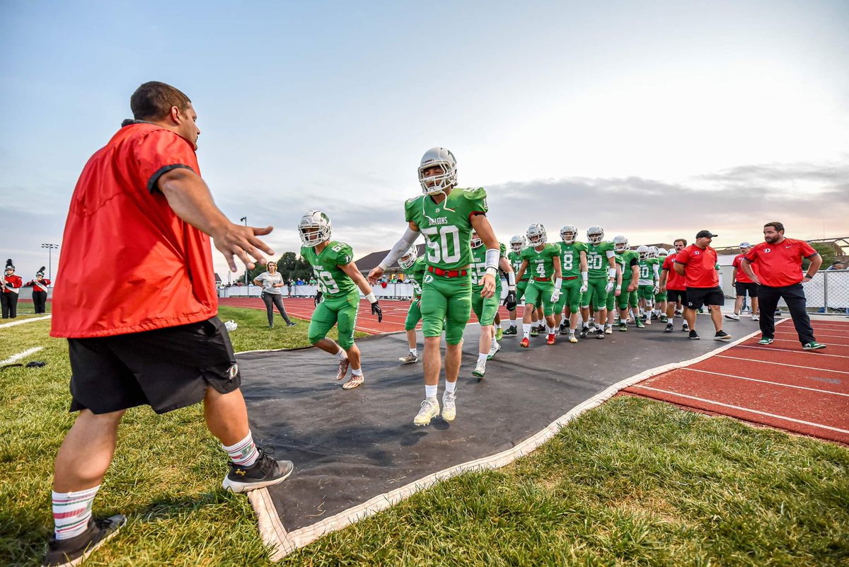 cdye56's tweet image. Tonight down in Missouri it's a big one.

@MBDragonFB vs @EBHSFootball 

Rivals ranked in the top 10 with the @KCI_Athletics Title on the line.

#BattleoftheBuchanans 

@LeaderMOSports @EBDawgsFootball @MBFootball