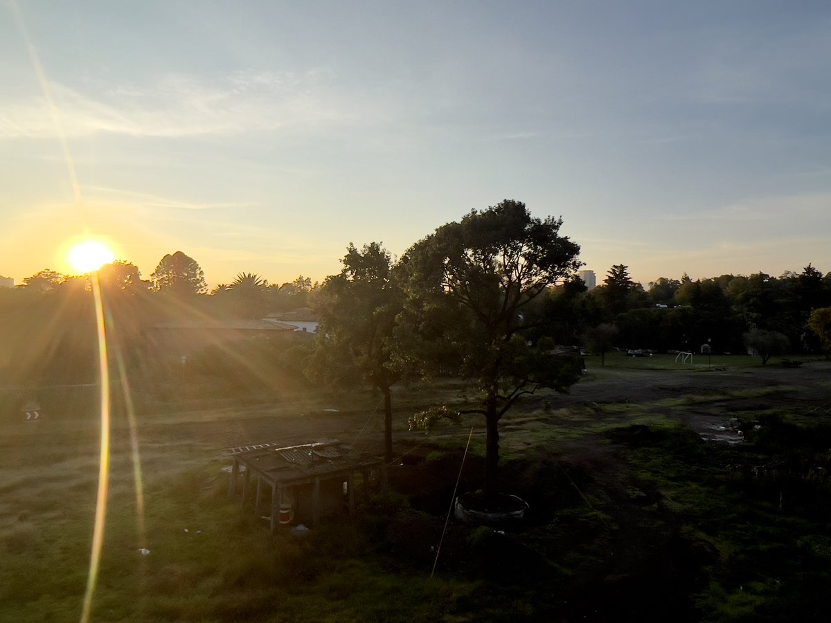 Jessmarttz's tweet photo. Amanecer de un viernes… https://t.co/ofnGdxK1yW