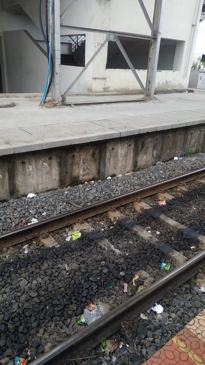Yazhl_praba's tweet photo. Today I went to Sathya's house who was murdered by Satheesh on St Thomas Mount railway station. He was arrested and remanded till October 28.

#StThomasMountrailwaystation #murder https://t.co/0ktlqmNA7p