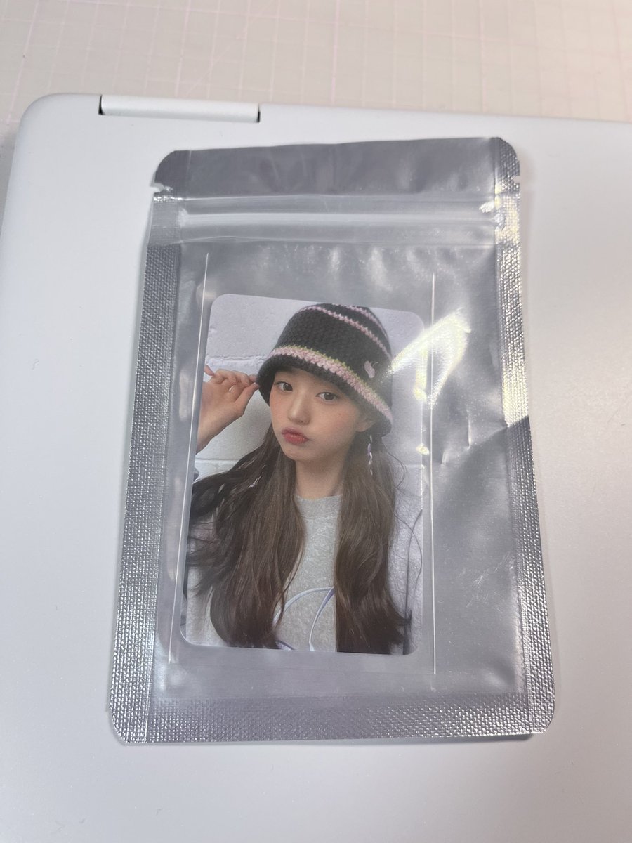 Lo_xve's tweet photo. 아이브 장원영 키르시 포토카드 양도합니다!
미개봉이고 배송 꼼꼼히 해드려요☺️

배송비 미포함 1.4 
디엠주세요!

ive 장원영 원영 포카 포토카드 양도 판매wonyoung pc poca photocard 아이즈원 키르시 izone https://t.co/v67PyeILxn
