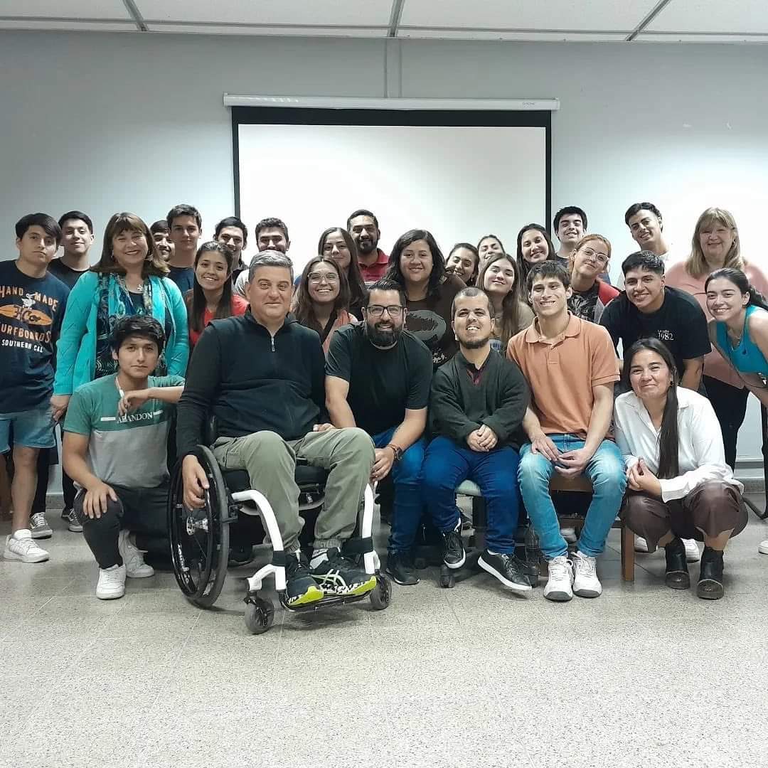 unlaroficial's tweet photo. La Cátedra de Taller de Diseño Arquitectónico III de la carrera de Arquitectura llevó a cabo la Charla sobre accesibilidad y el rol comprometido en la profesión. 

La enriquecedora charla contó con experiencias en primera persona de quienes día a día atraviesan la problemática. https://t.co/gG5nODJc2q