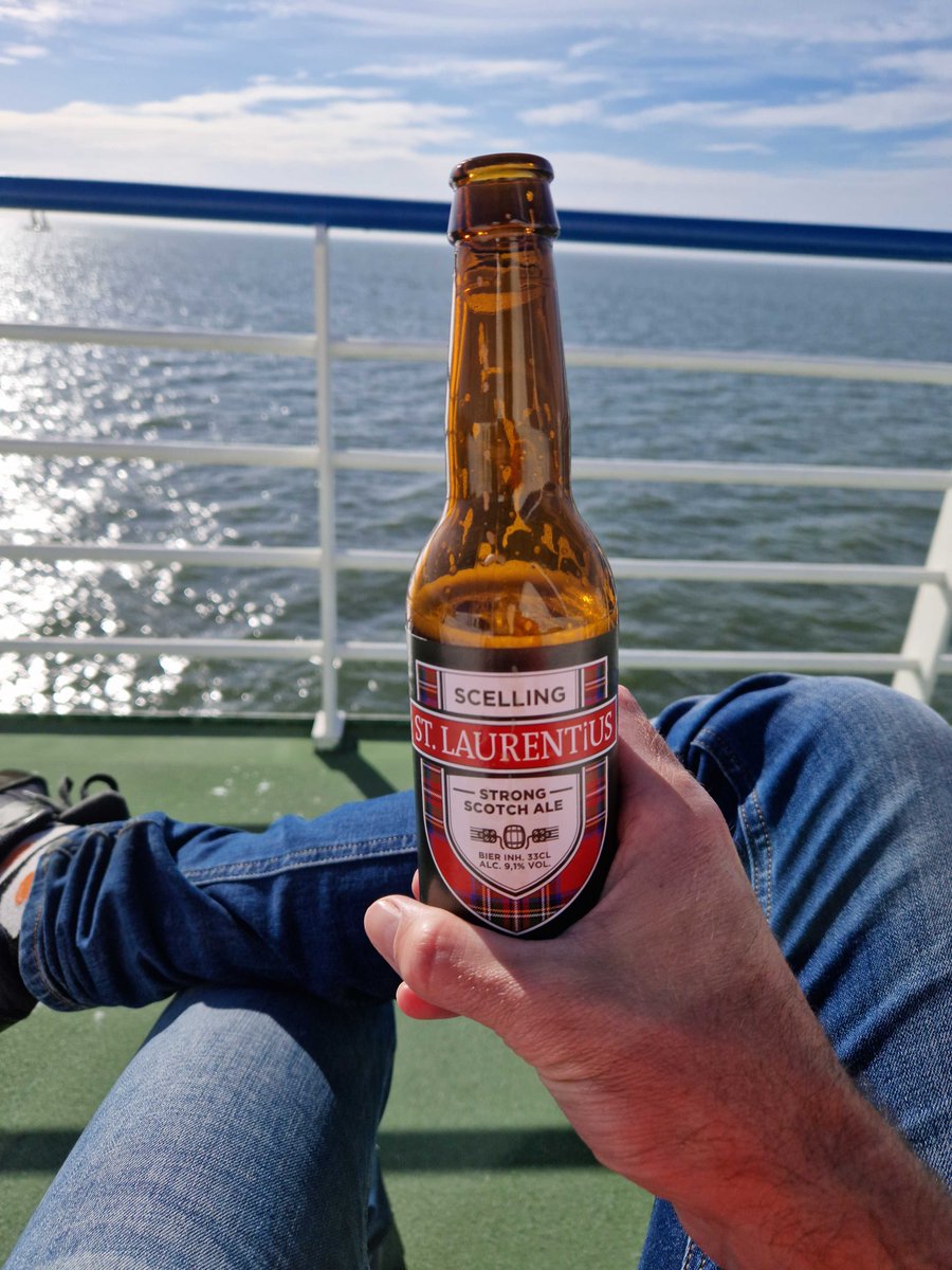 Gasten die het eiland bezoeken beginnen hun overtocht met een St. Laurentius...dat wordt een mooie herfst vakantie ... Foto Dennis V op Untappd...😉☺️