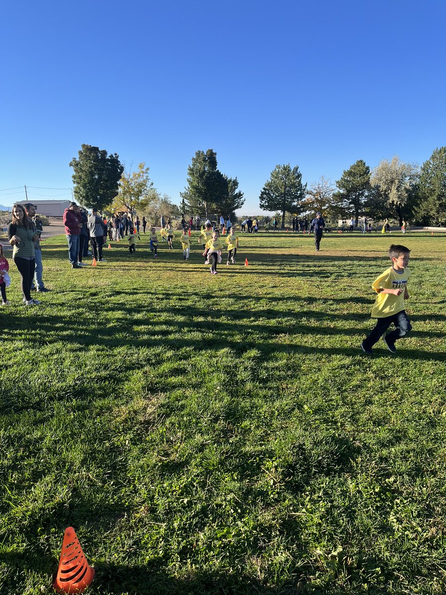 Double Eagle Jog-a-Thon happening now! As of now we have raised $33,500 for our school! Thank you for your generosity! #TheHappiestPlaceOnEarth <a href="/ABQschools/">APS</a> @chris_zone4 @APSLZ4