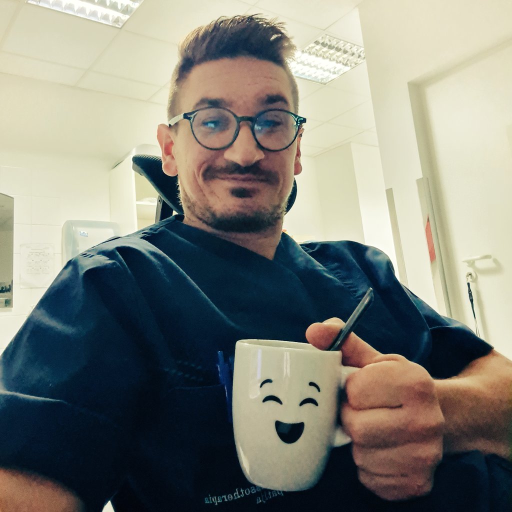 Davy_Fakich's tweet photo. Just go home

#Workday #over #gameover #gohome #getnaked #queer #gayman #gayatwork #love https://t.co/tXY9AmJ7Cj