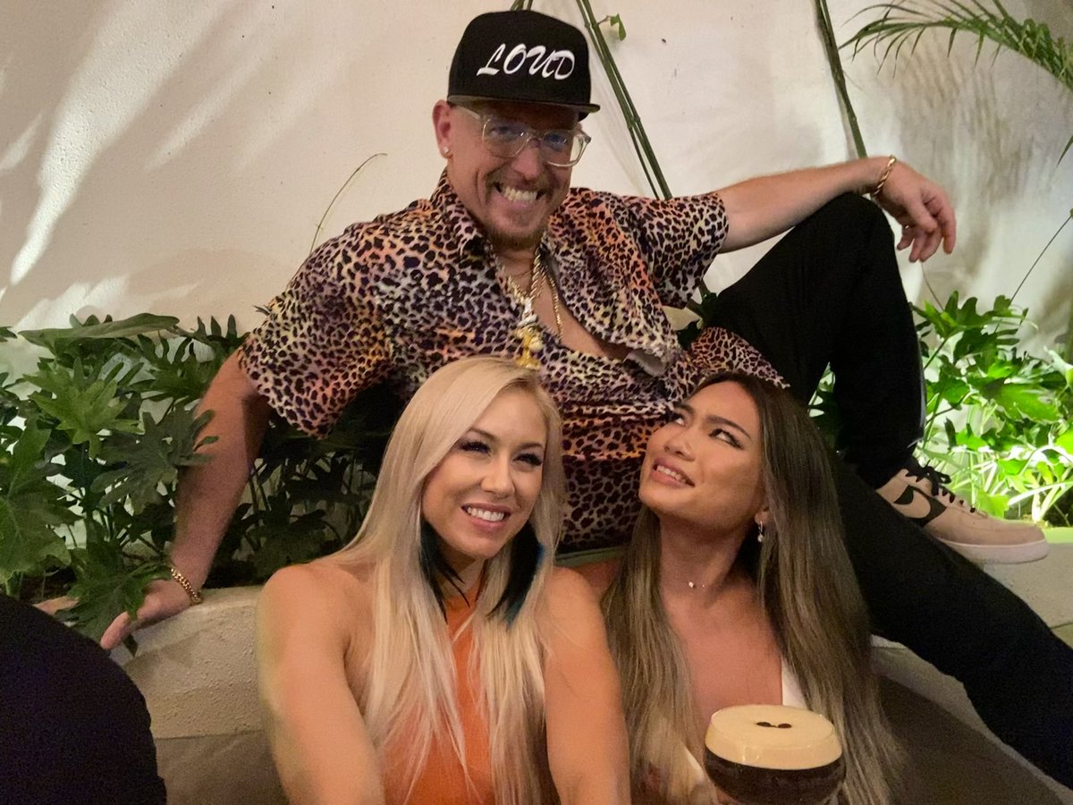 LOUDMOUTH_ETH's tweet photo. #Loud in the wild with the #boss #babes @babyeggroll_eth & @dirtylilrug at @LOUDMOUTH_ETH #balimastermind https://t.co/LEQySqpojT