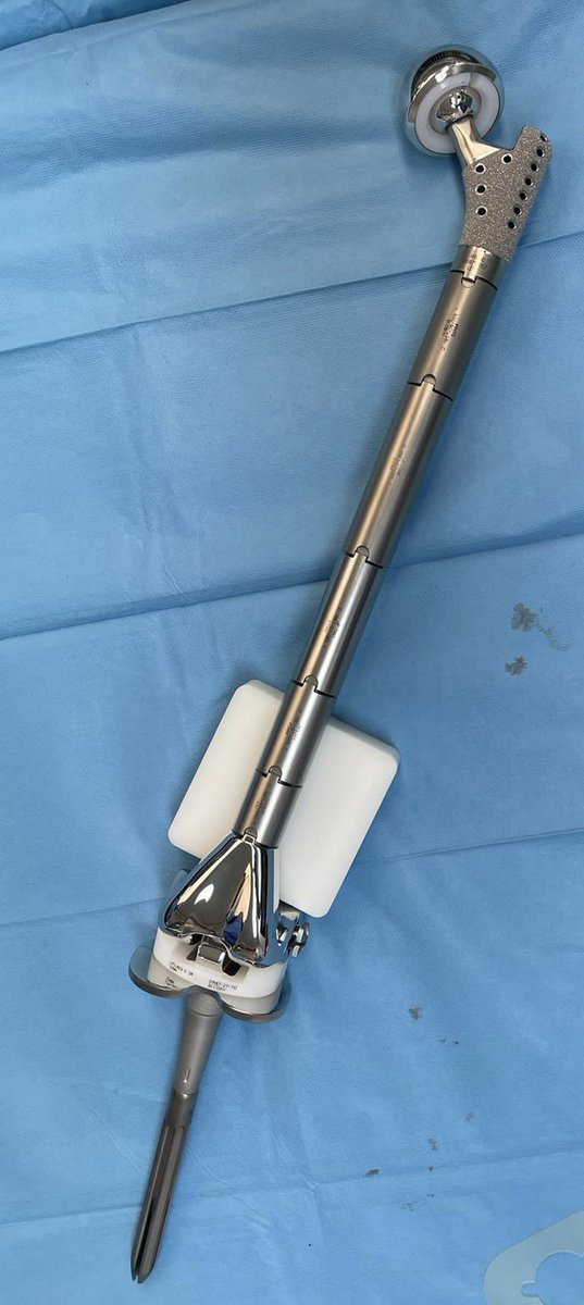 قمنا بفريق الاورام في مستشفى الرازي تحت اشراف د. محمد اغا وبالتعاون مع اطباء الاوعية الدموية بعملية #تبديل_كامل_لعظم_الفخذ لمريض يعاني من ورم خبيث.

هذه العملية المعقدة كانت ثمرة تعاون مجموعة من الطواقم الطبية، فشكرا لكم.

تجرى عمليات الأورام بشكل روتيني في وحدتنا وعلى مدار العام