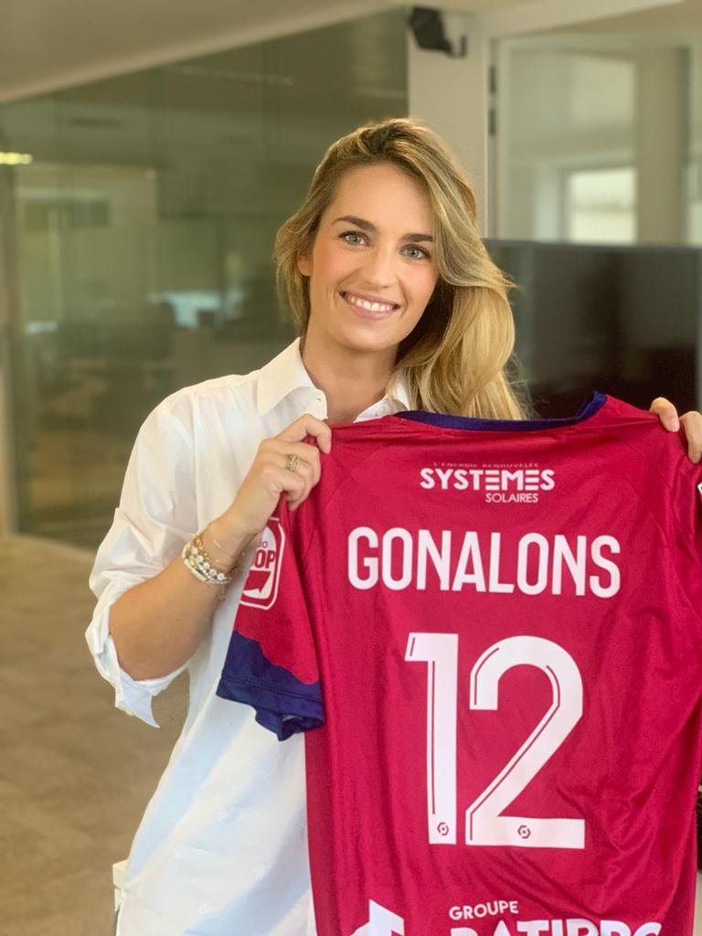 🚨 ALERTE CADEAU 🚨

Le <a href="/ClermontFoot/">Clermont Foot 63</a> a envoyé à <a href="/AliciaDauby3/">Alicia Dauby</a> le maillot de <a href="/MaxGonalons/">Maxime Gonalons</a> ! 🤩

🎁 RT + follow <a href="/lequipedegreg/">L'ÉQUIPE de Greg</a> et <a href="/ClermontFoot/">Clermont Foot 63</a> pour tenter de le remporter ! 

#EDG