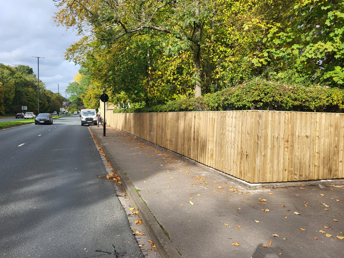 SawmillUk's tweet photo. New super long fencing installed.
American acoustic heavy-duty boarding using pressure treated 100x16 palings.
Job complete! βπ¨
#fence #boards #acoustic #postandrail #sawmill #pressuretreated https://t.co/NvAj9srXnR