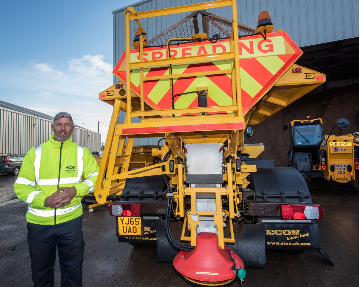 RenCouncil's tweet photo. Our gritting teams are ready to deal with the winter weather.
We have more than 3,700 tonnes of grit ready to cover our 850km of roads when required and our teams are on 24/7 standby during the winter months.
Read more: https://t.co/s50F7ZvYVL
#RenReady https://t.co/3bxuzRN3tF