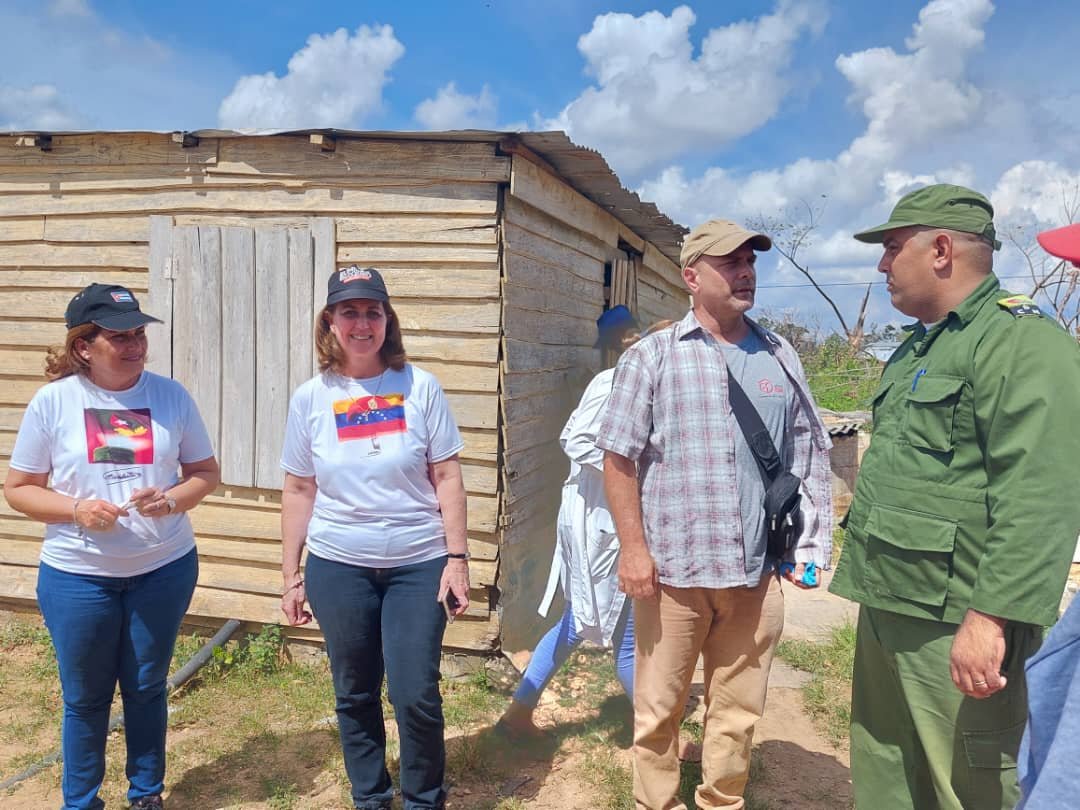 Entender por qué decimos que #SomosContinuidad implica, necesariamente, observar a nuestra dirección política.

En #Cuba nuestros dirigentes lideran el combate por la emancipación y la continuidad del Proceso Revolucionario.

#FuerzaCuba