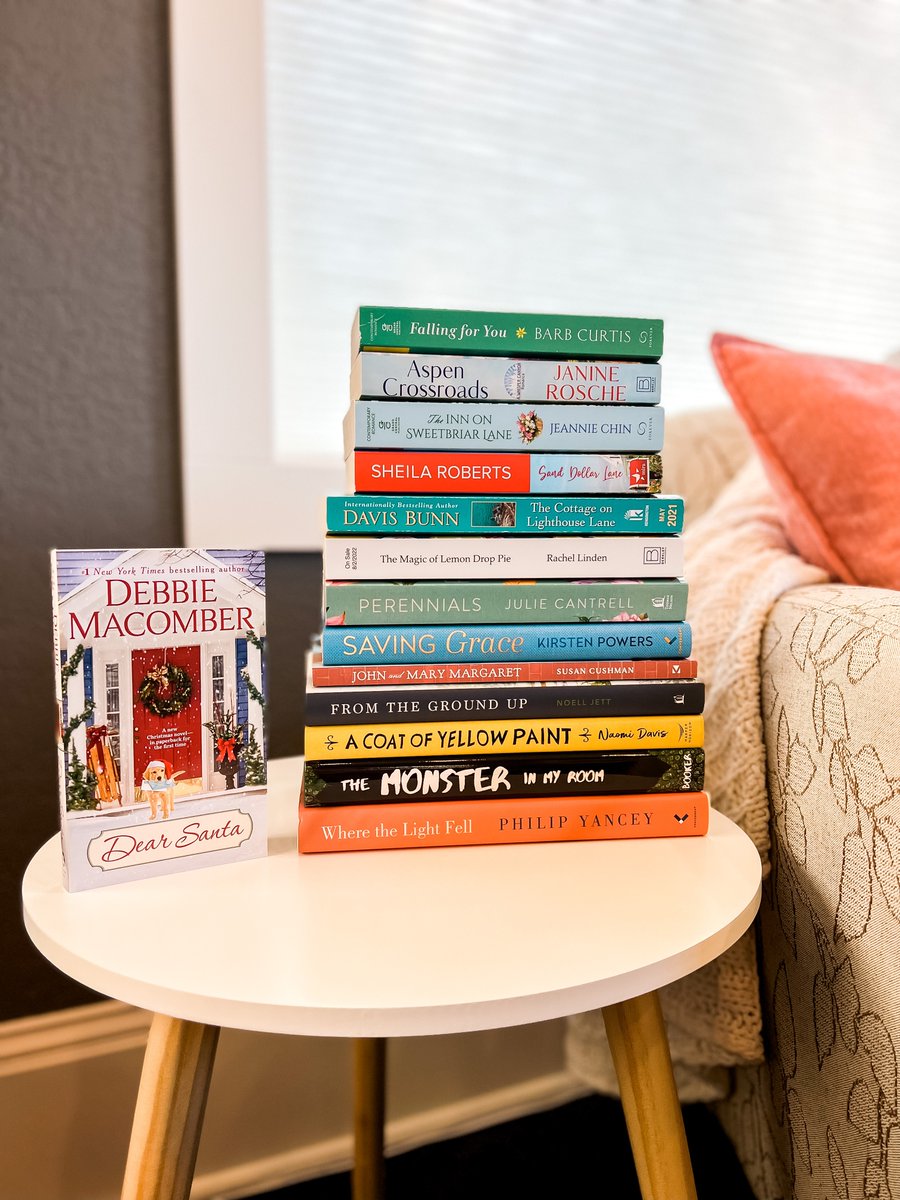debbiemacomber's tweet image. GIVEAWAY ALERT! I've had so many wonderful contributors for Welcome Home Magazine that have written amazing books! I'm giving one lucky reader a chance to win this stack! All you have to do is retweet for your chance to win! One winner will be selected on 10/19! Good luck!🎄✨