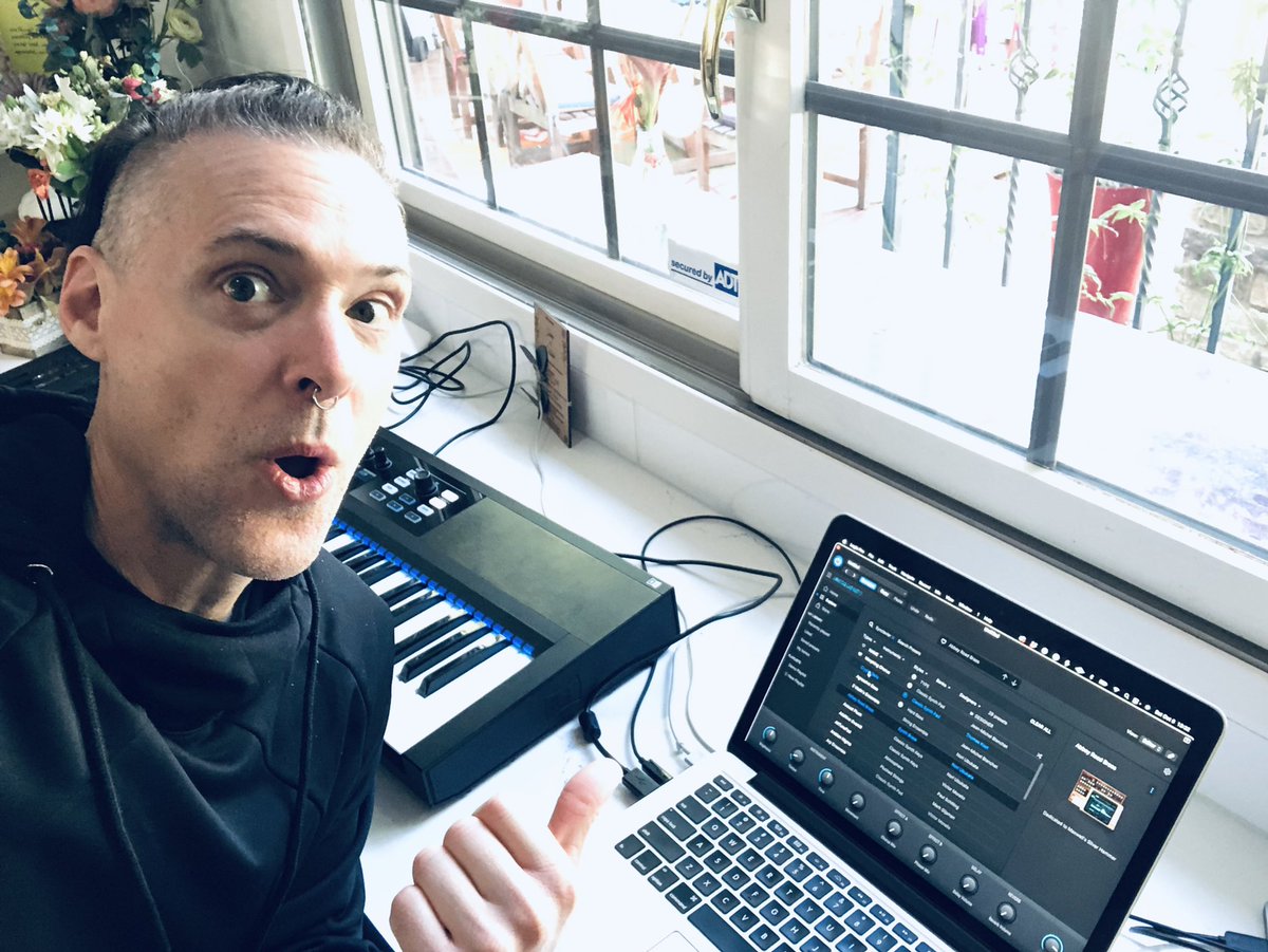 officialdkzero's tweet image. Working on some 80’s synth tones for @Raygun_Romance 💥#dkzero #raygunromance