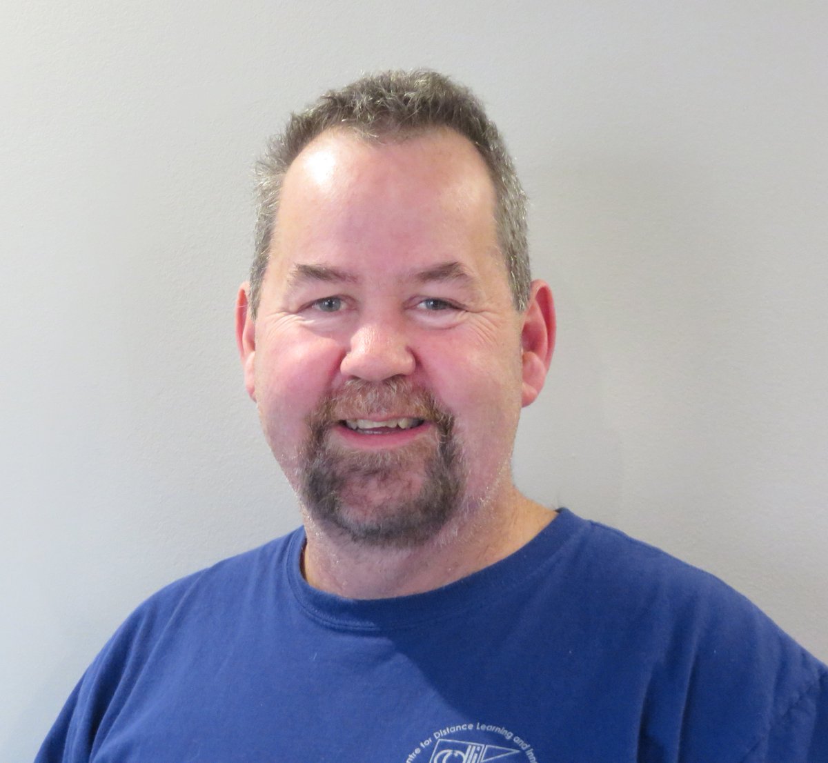 CASLT_ACPLS's tweet image. Congratulations to our 2022 CASLT Award winners! Félicitations aux gagnants des prix de l'ACPLS 2022!

🏆 Robert Roy Award/Prix Robert-Roy: @RLavrencic
🏆 H.H. Stern Award/Prix H.H.-Stern: @rebeccaksands
🏆 Honorary Lifetime Member/Membre honoraire à vie: @gcakey

#CASLT2022AGMND